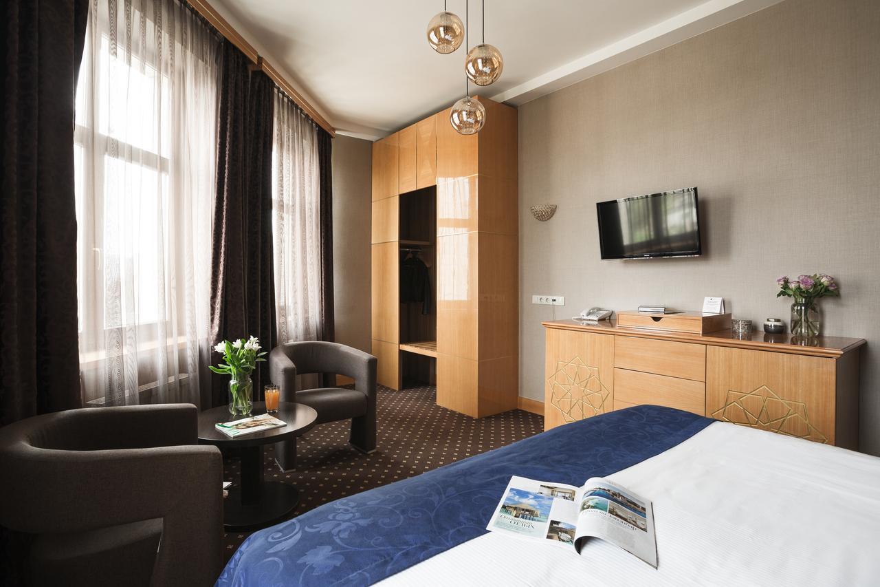 Ark Palace Hotel & Spa Odessa Exteriör bild